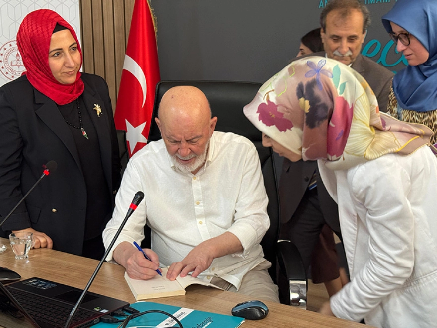 Yazar Mustafa Kutlu, Anadolu Mektebi Yazar Okumaları Programı'nda Öğretmenlerle Buluştu