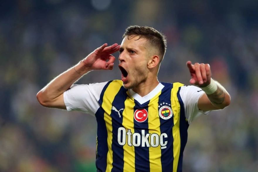 Fenerbahçe'de gözde oyuncu için sürpriz bir ayrılık bekleniyor; yönetim teklife sıcak bakıyor.