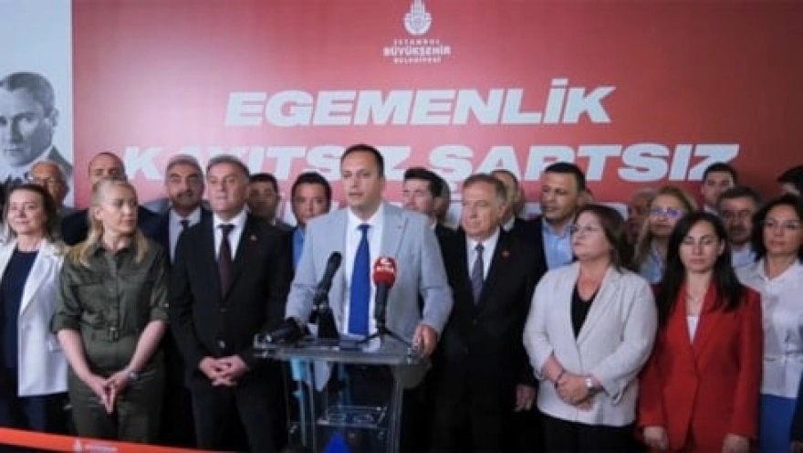 CHP'li belediye başkanları, İmamoğlu'na destek için Saraçhane'de bir araya geldi