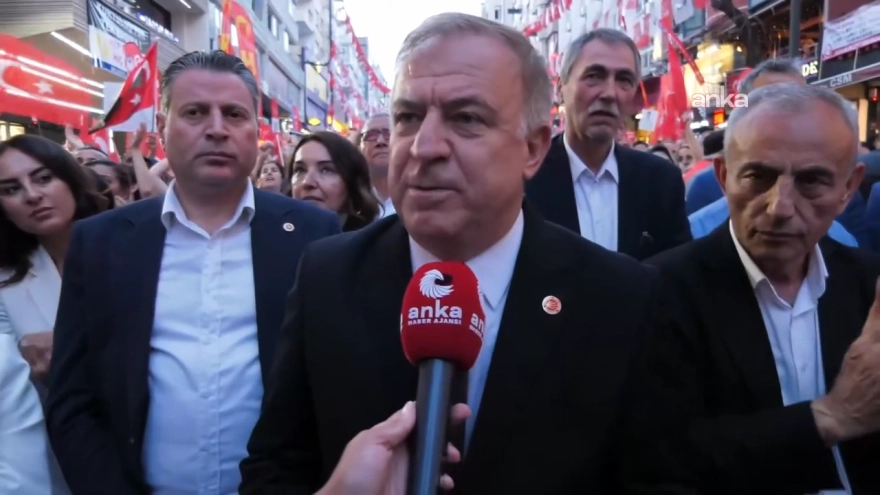 CHP'nin 'Millet İradesine Sahip Çıkıyor' mitinginde Gökan Zeybek, 'Milyonlarca insan adalet istiyor, hukukun egemen olmasını istiyor' dedi