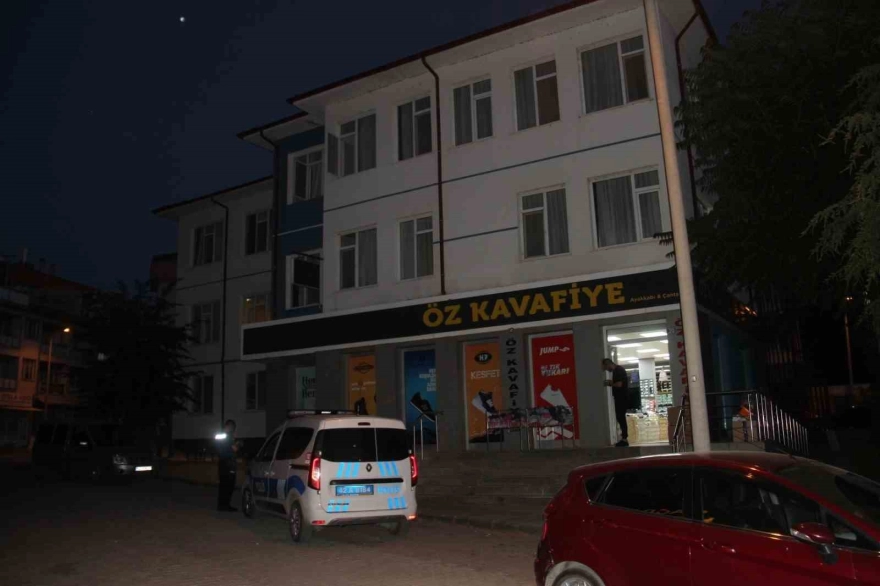 2 Yaşındaki Çocuk Otelin Üçüncü Katından Düştü, Yaralandı