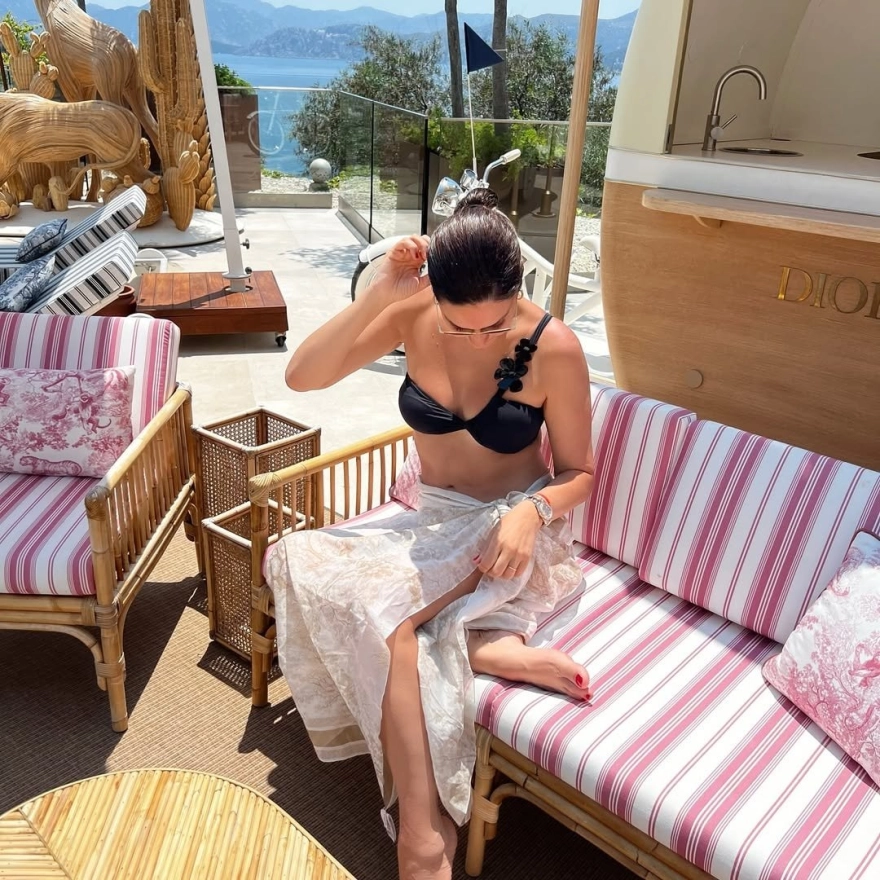 Ünlü Oyuncu 8 Ayda 25 Kilo Verdi, Bikinili Pozlarını Paylaştı