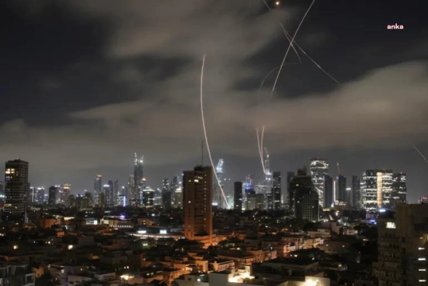 İran hükümet sözcüsü Fatemeh Mohajerani, İsrail saldırılarında 54 kadın ve çocuğun yaşamını yitirdiğini bildirdi.