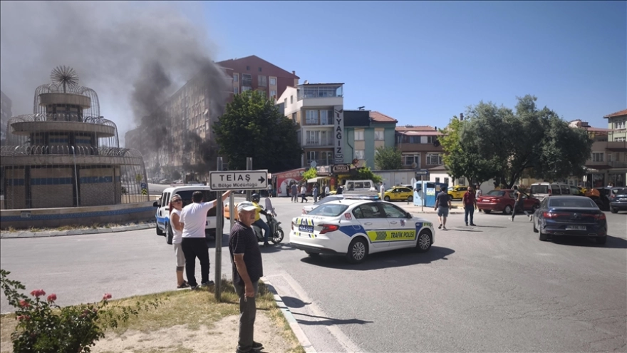 Kütahya'da tüp satış dükkanındaki patlamada 3'ü ağır 8 kişi yaralandı.