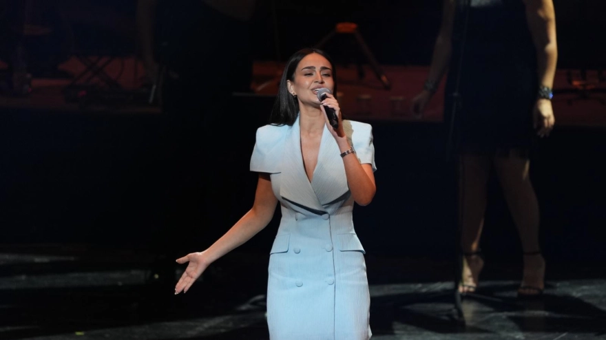 Kayahan, vefatının 10. yıl dönümünde düzenlenen özel konserle anıldı; ünlü sanatçılar sahne aldı