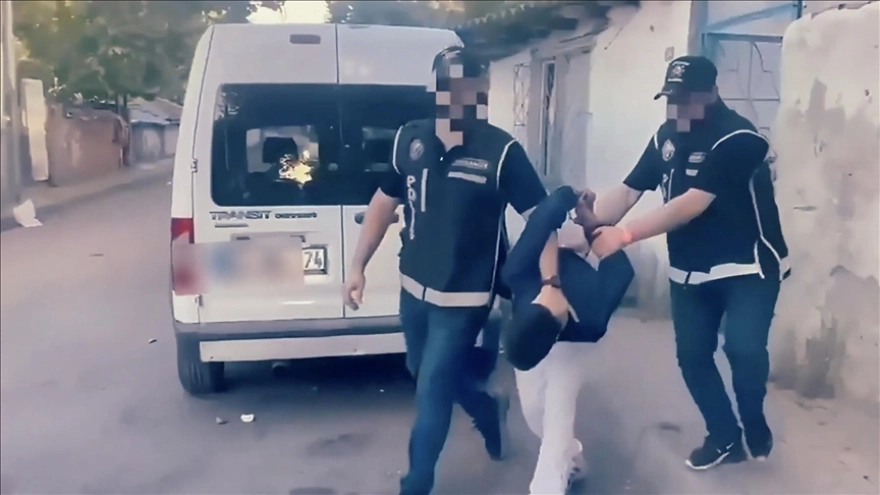 İstanbul'da bir iş yerinin kurşunlanmasıyla bağlantılı olarak 3 şüpheli yakalandı