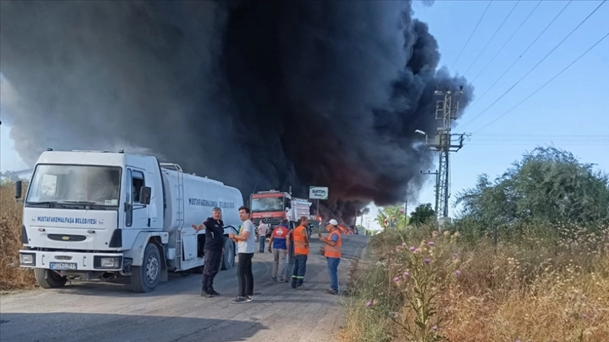 Bursa'da plastik fabrikasındaki yangın kontrol altına alındı