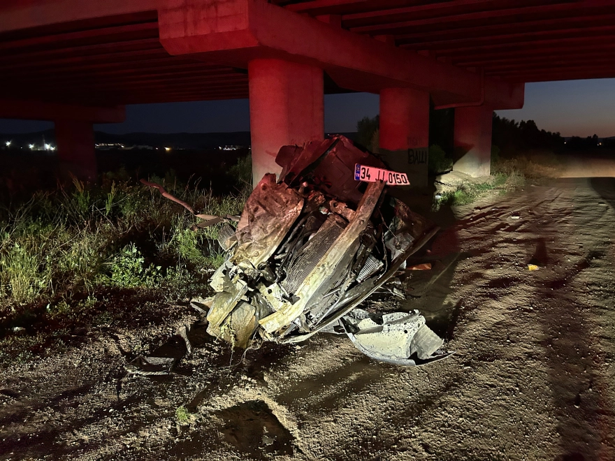 Sivas'ta otomobil köprüden düştü, iki yaralı