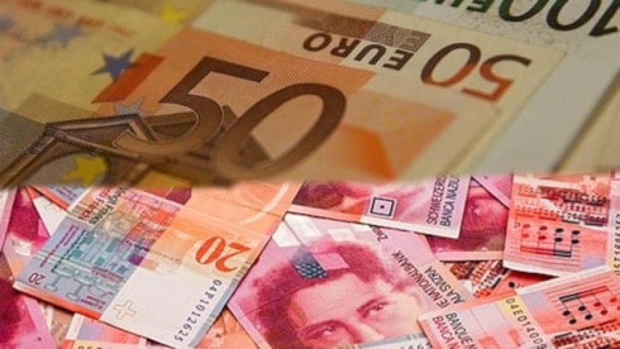 Dolar düşüşte: Uzun ve kısa vadeli yatırımlar franga kayıyor!