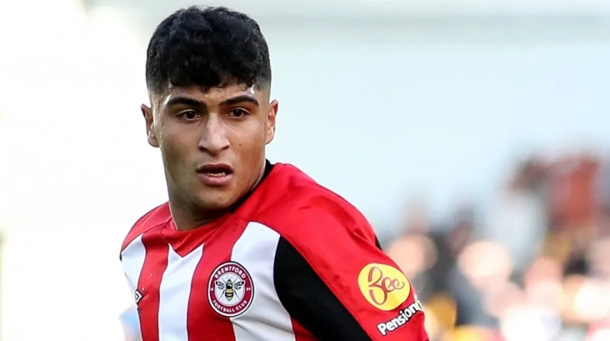 İngiltere Premier Lig'de Oynamış Türk Futbolcular: İki İsim Öne Çıkıyor