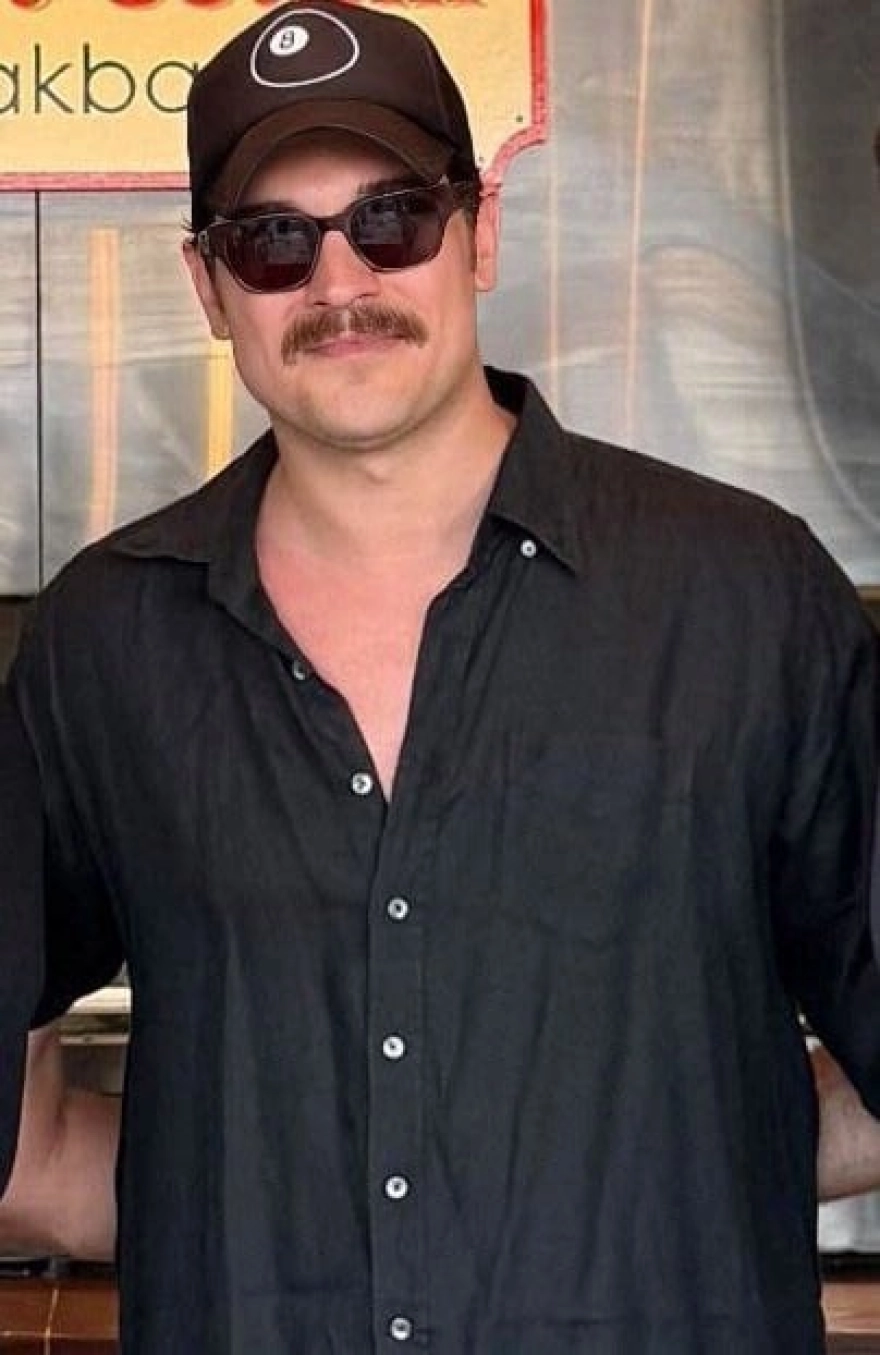 Çağatay Ulusoy'un Yeni İmajını Görenler Onu Yaprak Dökümü'nün Oğuz'u Sandı