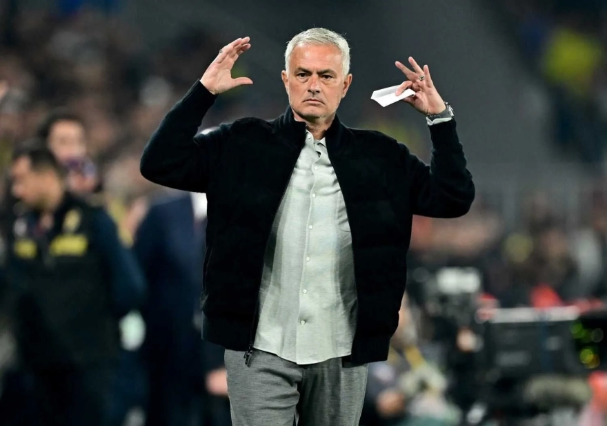 Jose Mourinho Yönetiminde Fenerbahçe'de Sekiz Futbolcu Takımdan Ayrılıyor