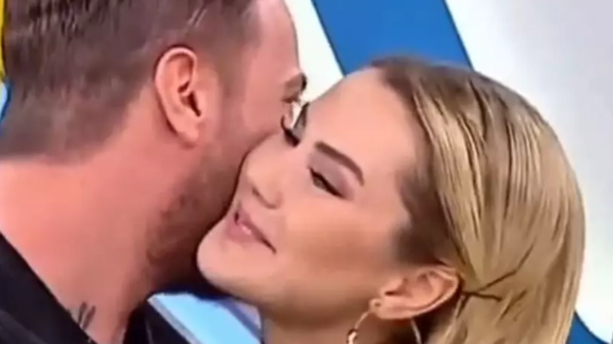 Ece Erken, Sinan Akçıl ile olan aşkını duyurdu: 'Dediniz ki enişteci...'