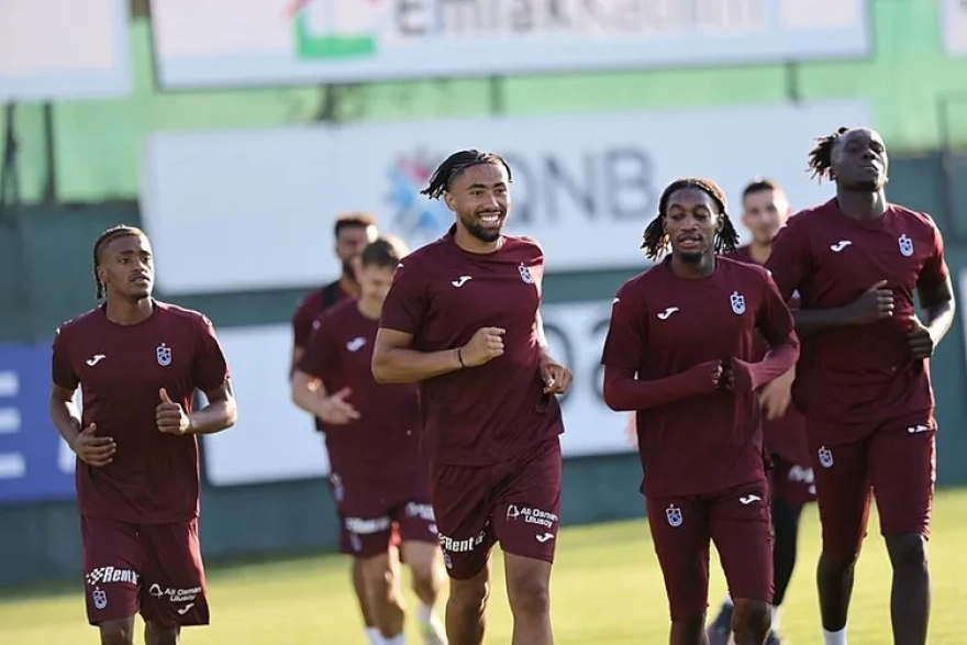 Trabzonspor'dan kanatları güçlendirecek iki önemli transfer hamlesi başlatıldı.