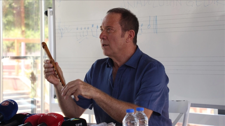 Türk Halk Müziği Sanatçısı Sümer Ezgü, Antalya'da Basın Toplantısı Düzenledi