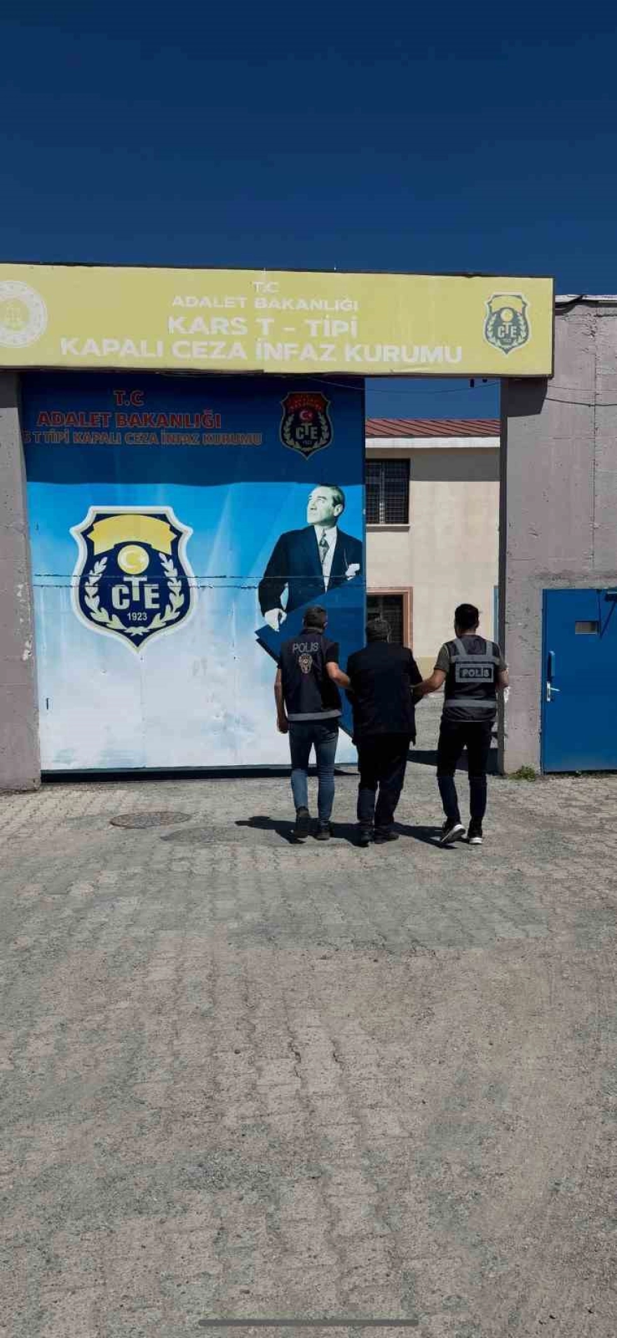 Susuz'da Akrabasını Öldürme Suçundan Aranan Şahıs Yakalandı