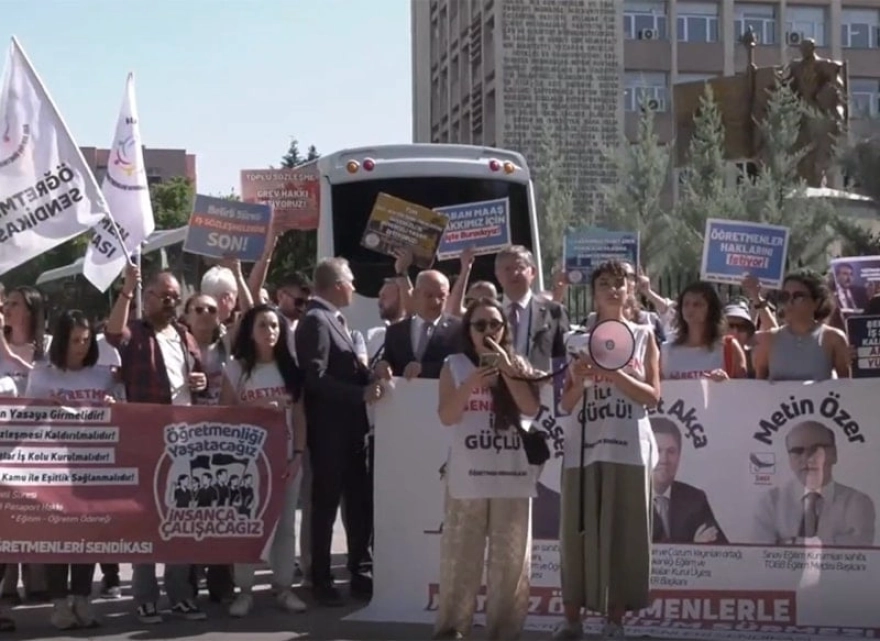 Öğretmenler Bakanlık Önünde Yusuf Tekin'e Seslendi