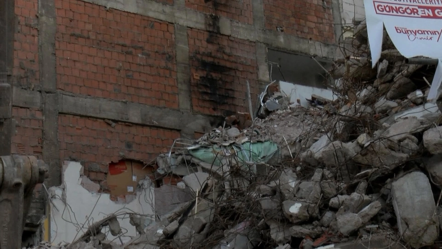 Kontrollü Yıkım Sırasında 'Kurtlar Vadisi' Oyuncusunun Evi Hasar Gördü