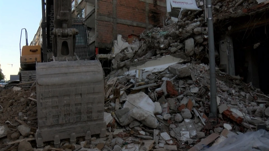 Kontrollü Yıkım Sırasında 'Kurtlar Vadisi' Oyuncusunun Evi Hasar Gördü