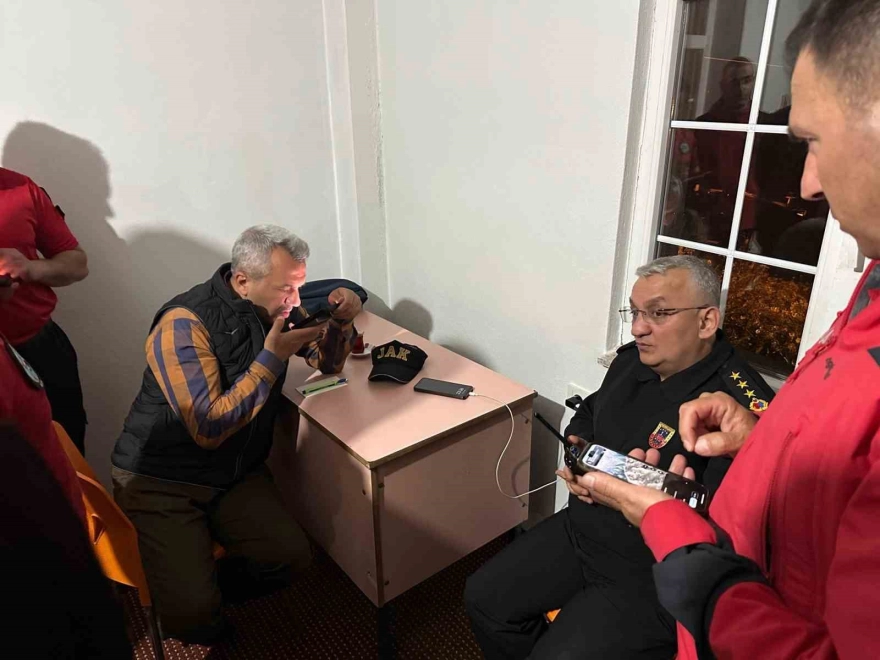 Rize Valisi Baydaş, kayıp jet uçağı arama çalışmalarını yerinde inceliyor