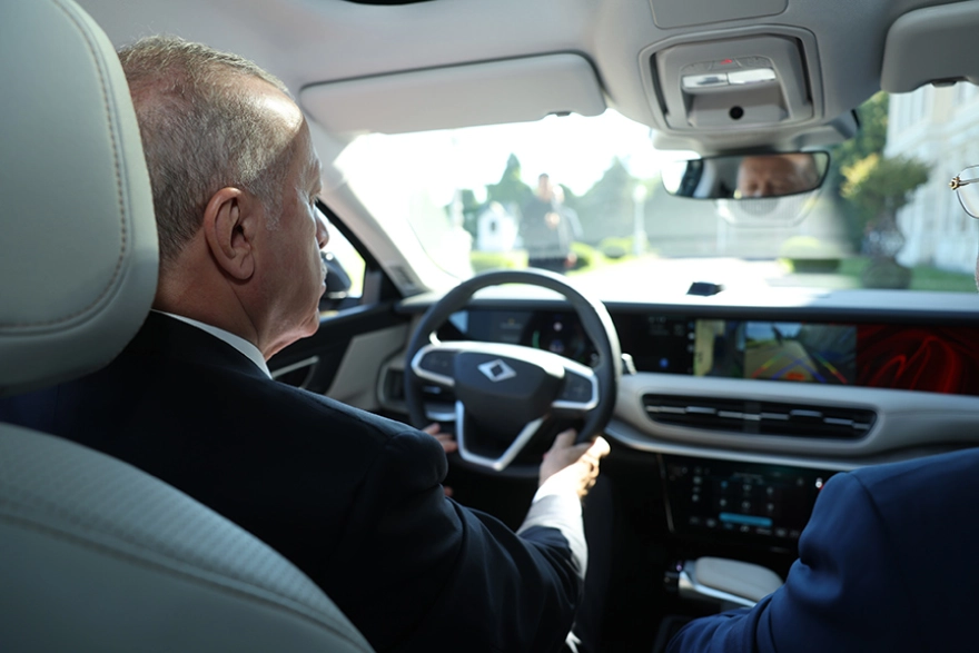 Cumhurbaşkanı Erdoğan, Togg'un T10F Modelini Deneyimledi