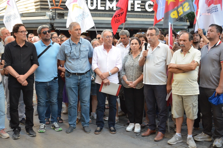İzmir Emek ve Demokrasi Güçleri, CHP'li Belediyelere Yönelik Operasyonları Protesto Ederek Adalete İnancın Sarsıldığını Belirtti