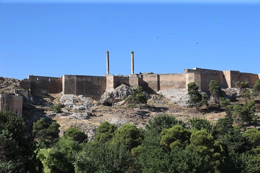 Urfa Kalesi'nde iki bin yıllık sır perdesi aralandı