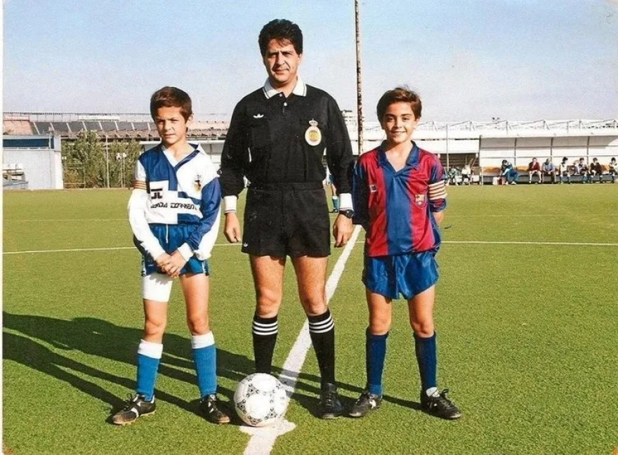 Orkun Kökçü'nün çocukluk fotoğrafı ortaya çıktı: Abisiyle pozu olay oldu