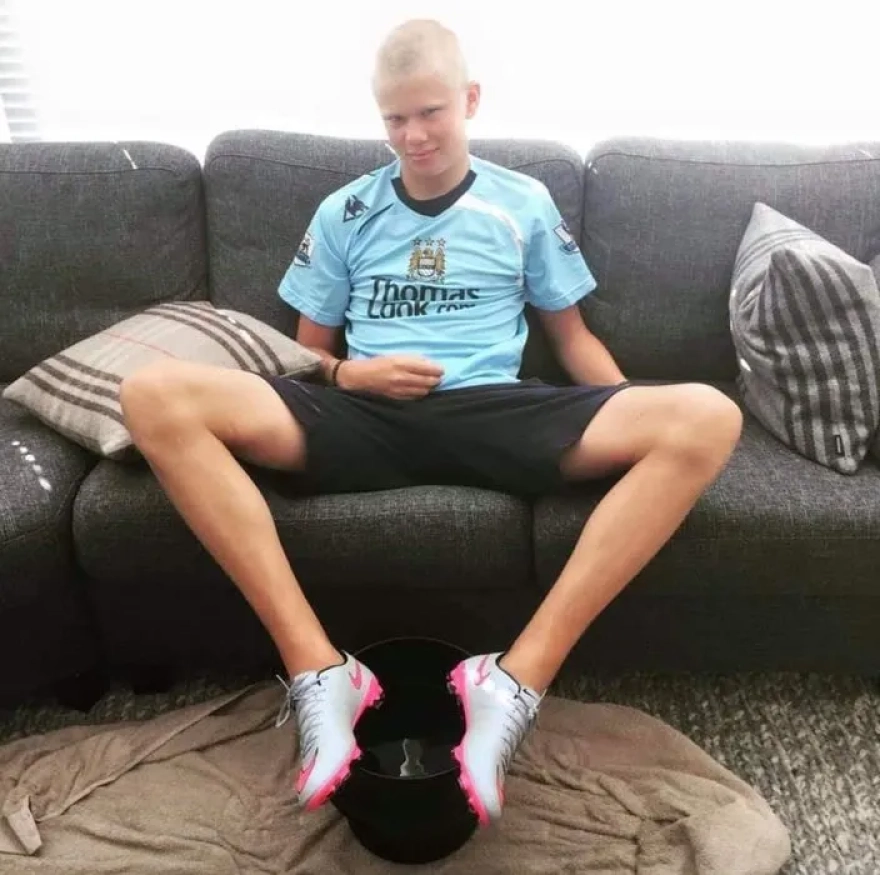 Orkun Kökçü'nün çocukluk fotoğrafı ortaya çıktı: Abisiyle pozu olay oldu