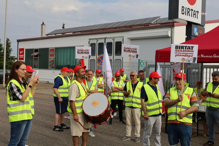 Almanya'nın önde gelen döner üretim şirketlerinden Birtat'ta çalışan işçiler greve başladı.