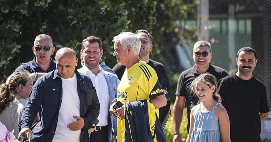 Fenerbahçe, kamp yapmak üzere Portekiz'e ulaştı.