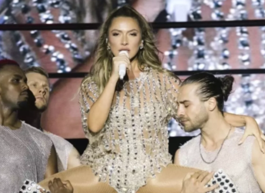 Hadise, sahnedeki yatak dansı eleştirilerine Seda Sayan ile yanıt verdi
