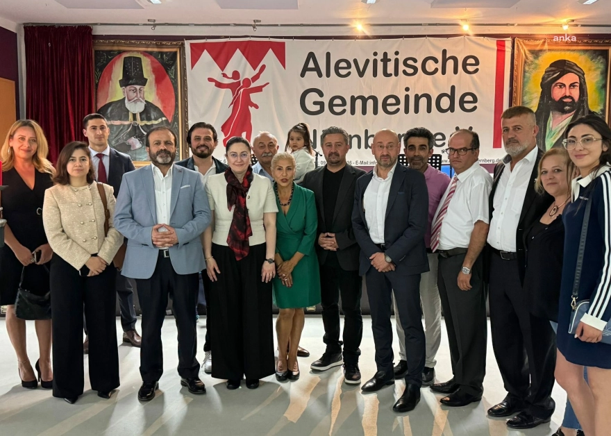 Nürnberg'de düzenlenen aşure gününde barış, dostluk ve sevgi mesajları paylaşıldı