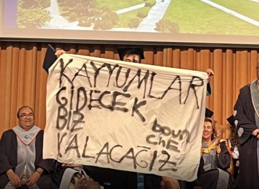 Boğaziçi Üniversitesi'nde Kayyum Karşıtı Pankart Açan Öğrencinin Yüksek Lisans Kaydı İptal Edildi
