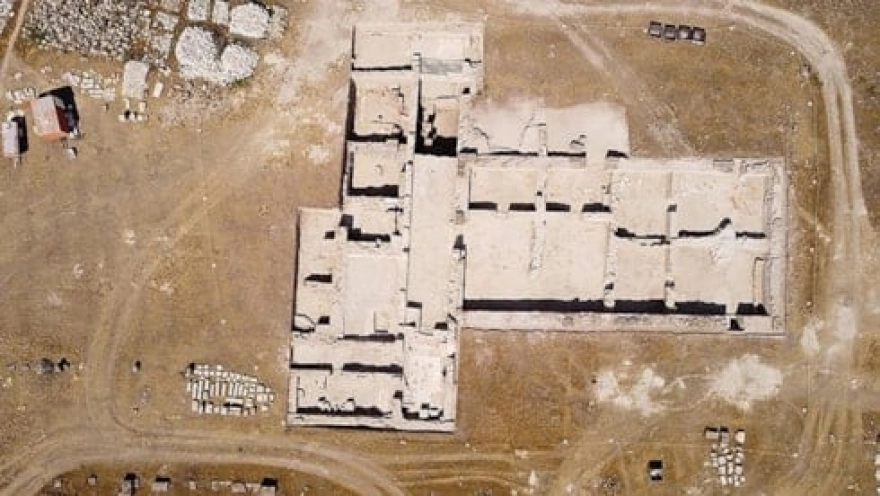 Tripolis'in elitleri, antik kentin balık havuzlu villasında ağırlandı