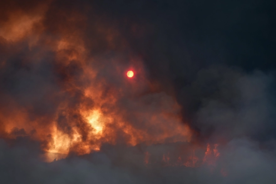 Sakarya'daki yangın Bilecik'e sıçradı, dumanlar Eskişehir'e ulaştı