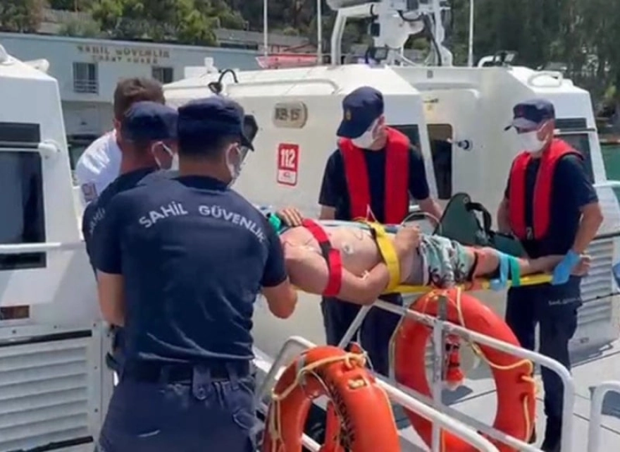 Tekneden Denize Atlayan Turist Bayıldı, Boğulmaktan Son Anda Kurtarıldı