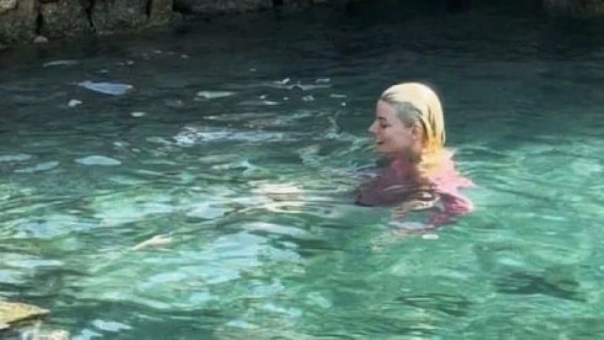 Dünya çapında milyonlarca hayrana sahip Amerikalı oyuncu, antik kent Lymra'da yüzdü