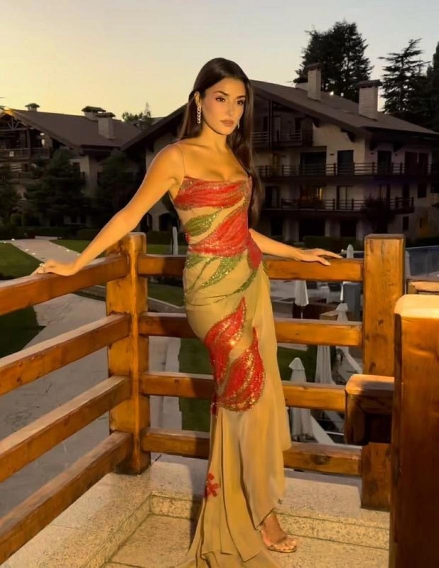 Hande Erçel'in Düğün Şıklığı Gelininkini Gölgede Bıraktı