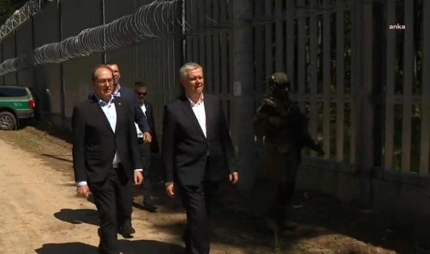 Almanya İçişleri Bakanı Dobrindt: Sınır Kontrolleri Göç Baskısı Süresince Devam Edecek