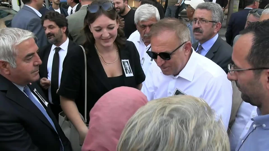 Altan Öymen Son Yolculuğuna Alkışlarla Uğurlandı