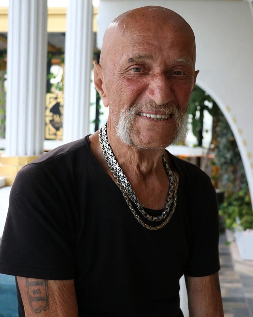 Coşkun Göğen eşini, kızını ve dört arkadaşını kaybetti, bir yılda on dört kilo verdi.