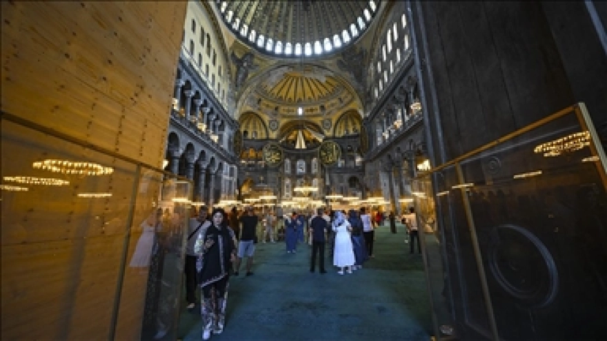 Ayasofya, ibadete açıldığı günden bu yana yaklaşık 40 milyon ziyaretçiye kapılarını açtı