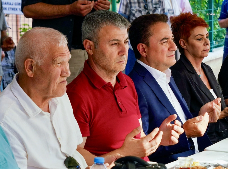 Babacan, orman yangınında yaşamını yitiren Bayram Eren Arslan'ın ailesini ziyaret etti