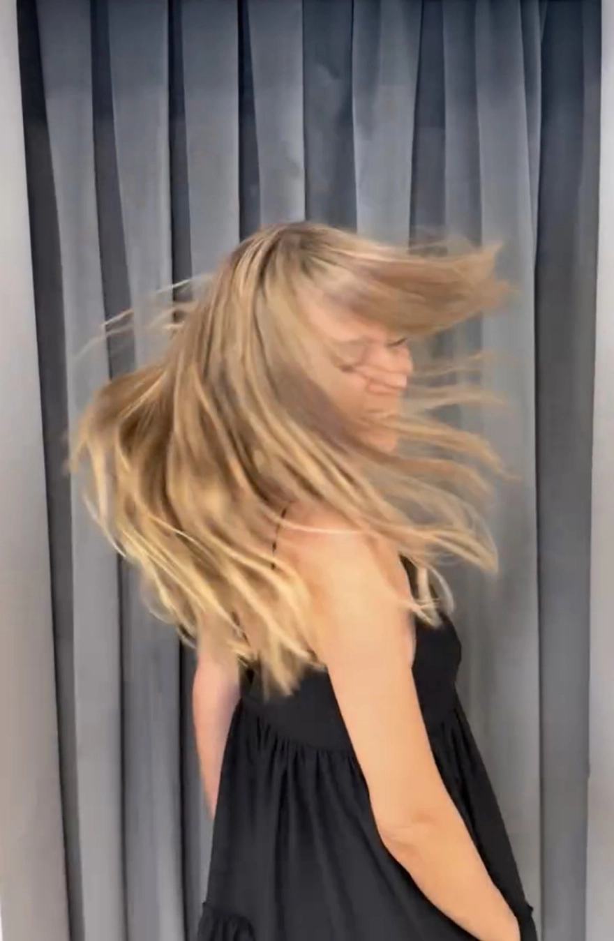 Sinem Kobal yaz tatilinde imajını değiştirdi