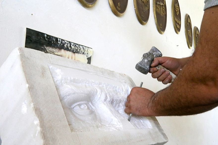 Heykeltıraş Furkan Ekici, Atalarından Gelen Taş İşçiliği Mirasını Sanata Dönüştürüyor