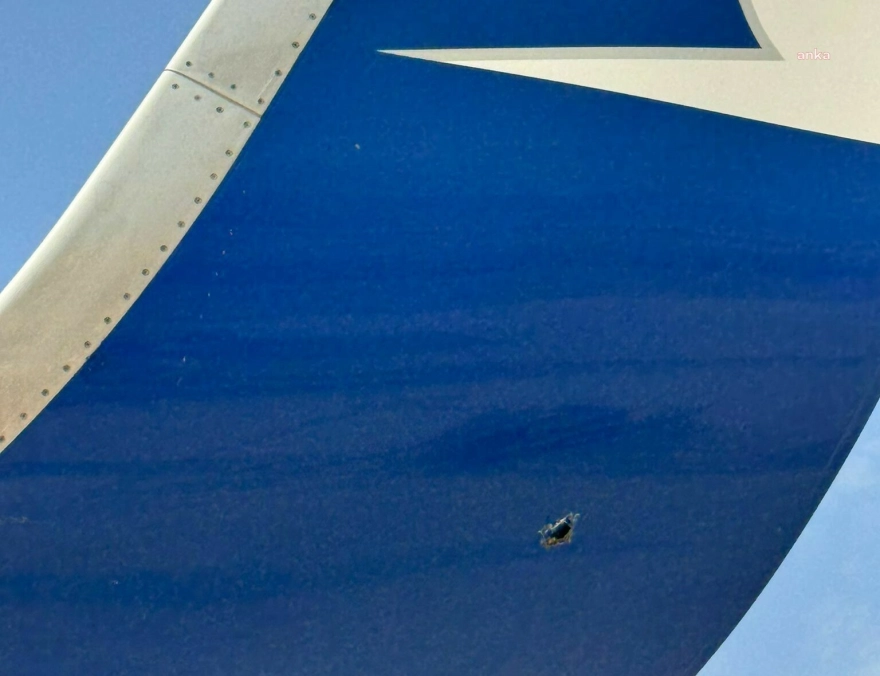 Ali Babacan'ın uçağına merdiven çarptı; kanatta oluşan hasar nedeniyle sefer iptal edildi.