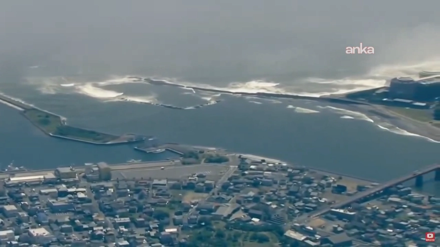 Kamçatka'da meydana gelen 8.8 büyüklüğündeki deprem Rusya, Japonya, Hawaii ve ABD kıyılarını tsunamiyle etkiledi.