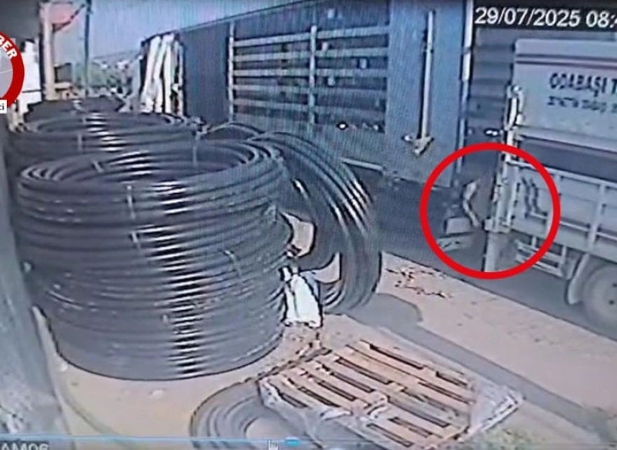 Genç İşçi, Kamyonet Kazasında Yaşamını Yitirdi