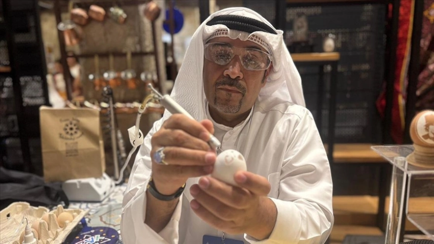 Kuveytli Yumurta Süsleme Sanatçısı Sabah N. Asad Eserlerini İstanbul'da Sergiledi